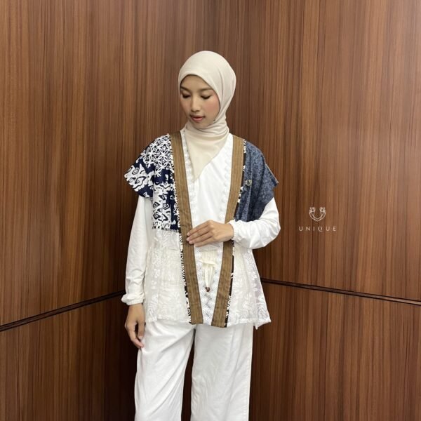 Naira Outer Navy