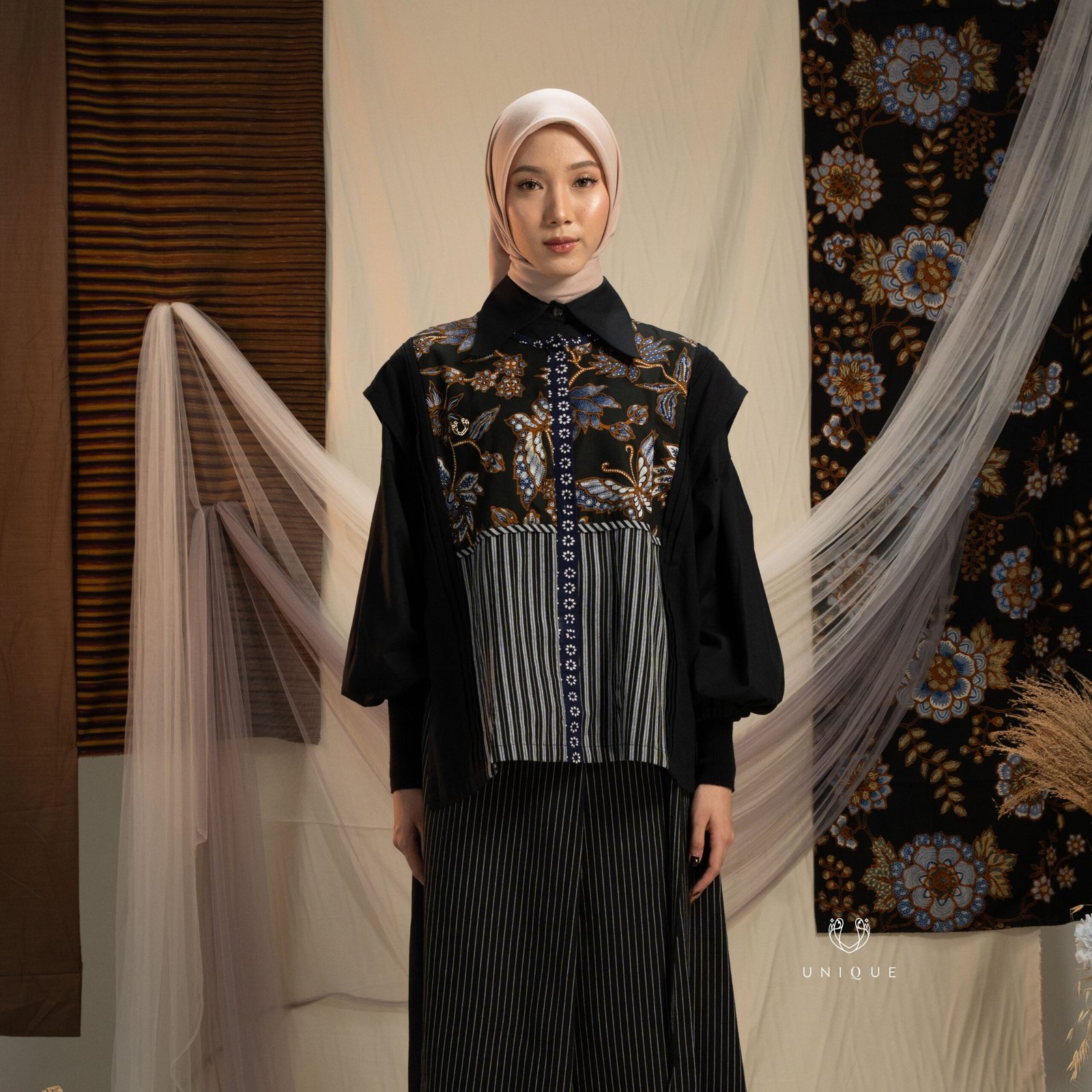 Darsi Outer Hitam