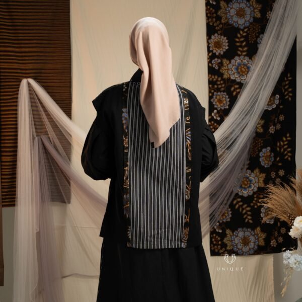 Darsi Outer Hitam